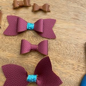 Set of 5 leather bows. Hand made